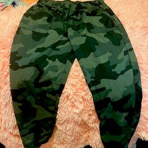 Girls Camouflage stretchy pants